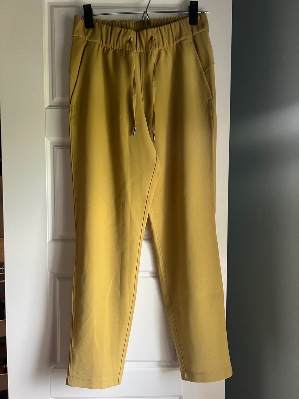 Women’s Lululemon On The Fly woven pants